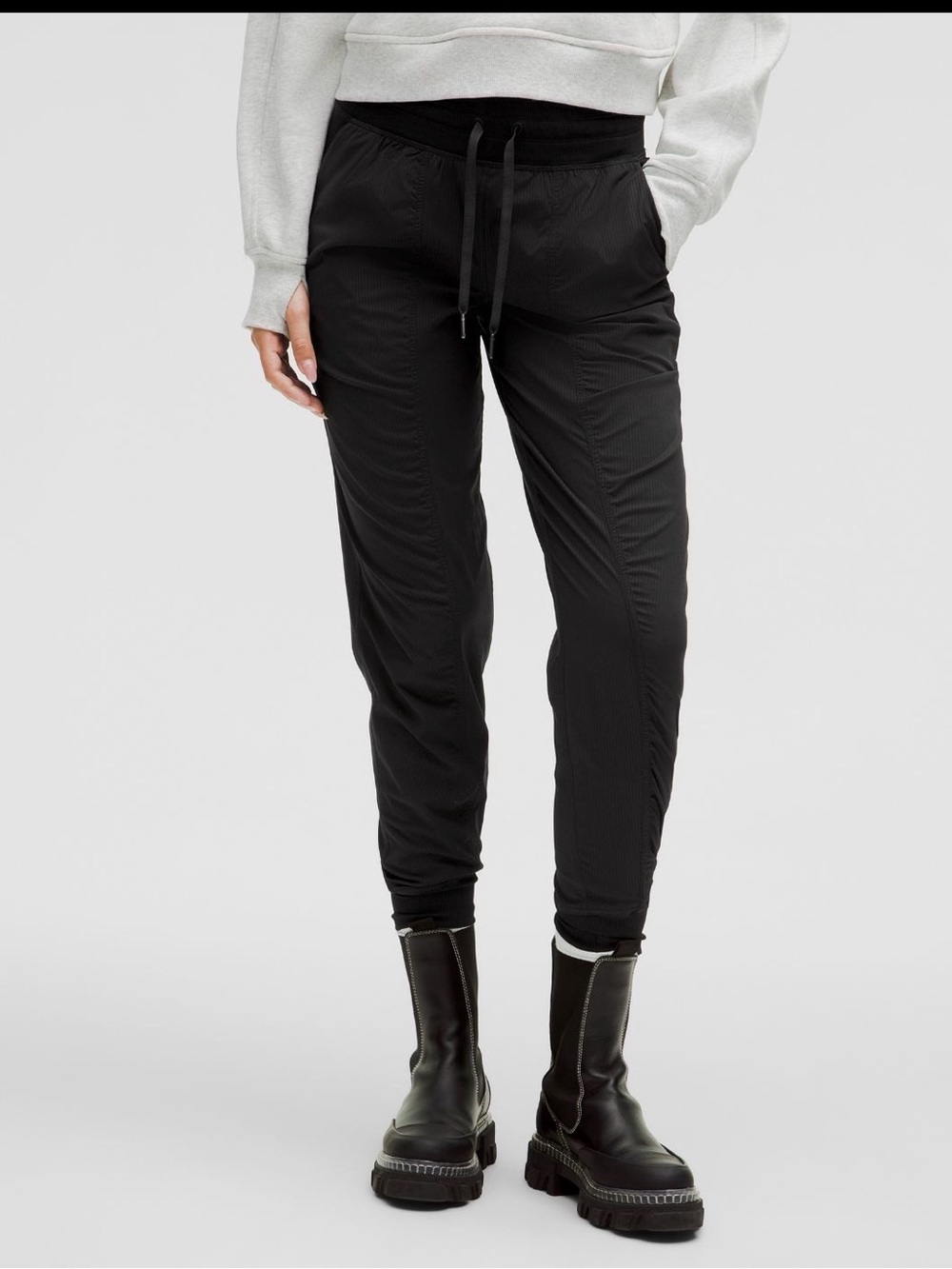Lululemon Dance Studio Mid-Rise Jogger 29” in Black - Size 6 Excellent Condition